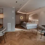 Petit Luxe