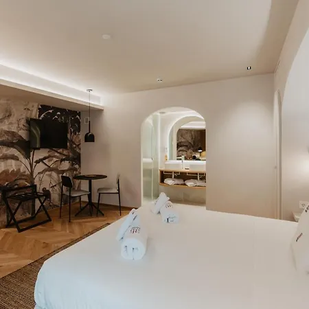 Petit Luxe Hotel 2*