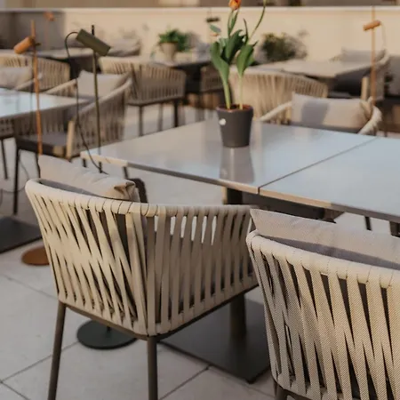 Petit Luxe Hotel 2*