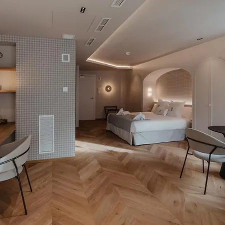 Petit Luxe