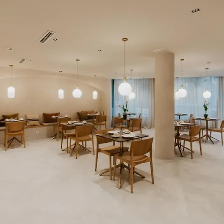 Petit Luxe