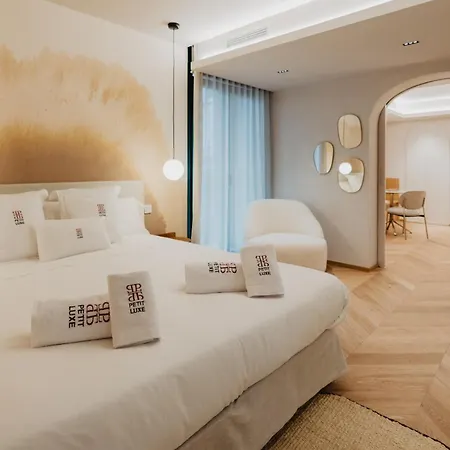 Petit Luxe Hotel 4*