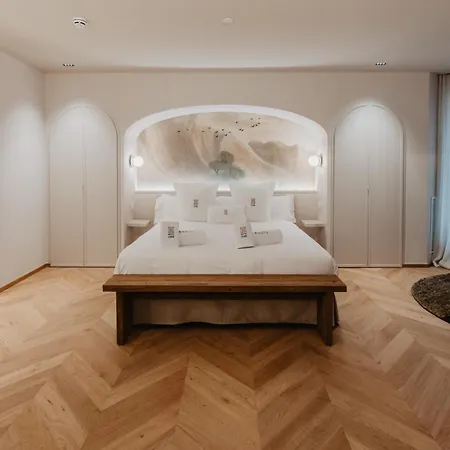 Petit Luxe