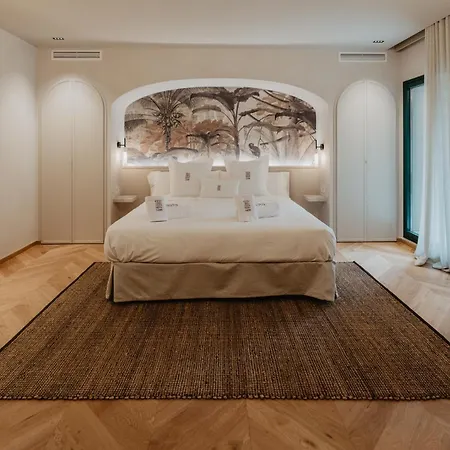 Petit Luxe