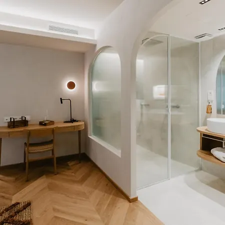 Petit Luxe Hotel 4*
