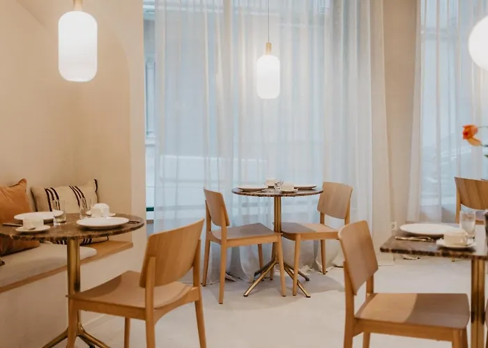 Petit Luxe Hotel