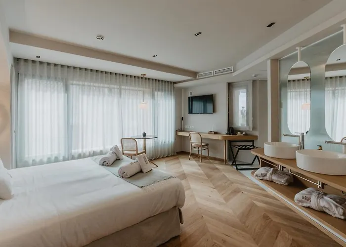 Petit Luxe Hotel 2*