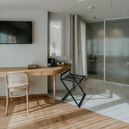 Petit Luxe