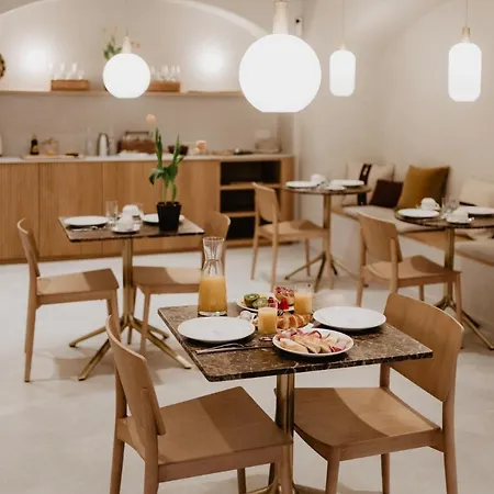 Petit Luxe Hotel 2*