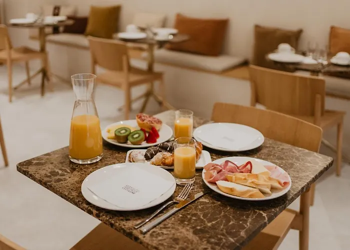Petit Luxe Hotel 2*